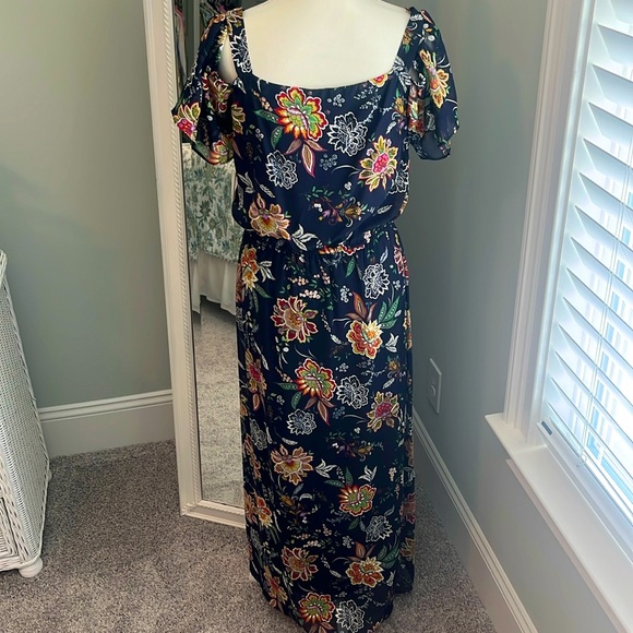 NWT Robbie Bee floral, maxi dress, size 8. - Picture 3 of 9